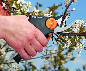 dvoučepelové zahradní nůžky Fiskars dvoučepelové zahradní nůžky Fiskars