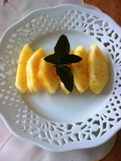 FOTKA - Grilovan ananas s chilli a vanilkovou zmrzlinou
