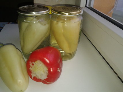 FOTKA - Sterilovan papriky plnn zelm s cibul