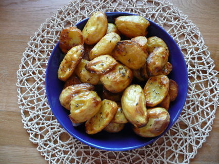 FOTKA - Peen brambory s esnekem a petrelkou