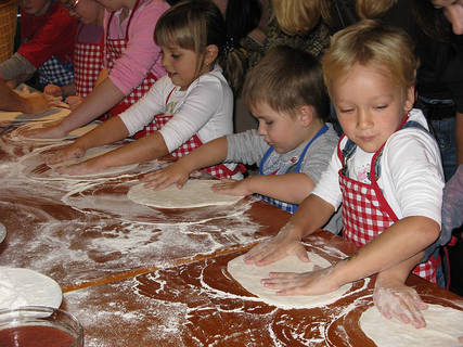 FOTKA - Patln pizzy, dtsk koutek a divadlko......