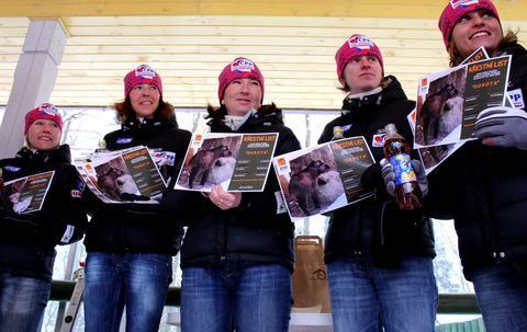 FOTKA - ZOO LIBEREC: Lyaky poktily malou takinku  Dorotku