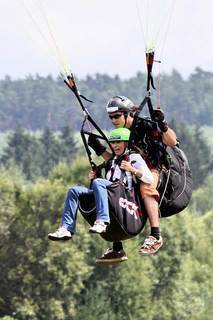 FOTKA - Krsky na paraglidu a v objet Blch Tygr