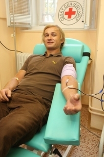 FOTKA - Celebrity a missky se seli na transfzce, darovali krev