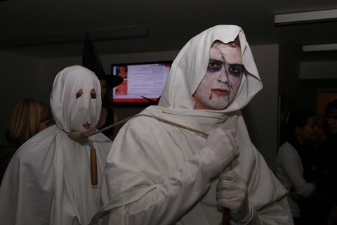 FOTKA - Missky se na Halloween party promnily v arodjky 