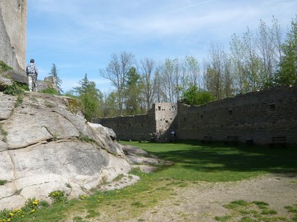 FOTKA - V lesch u hradu Landtejn naleznete vojensk bunkry