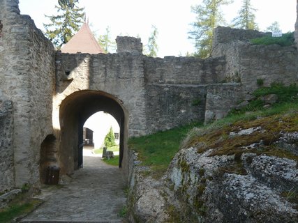 FOTKA - V lesch u hradu Landtejn naleznete vojensk bunkry