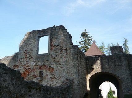 FOTKA - V lesch u hradu Landtejn naleznete vojensk bunkry