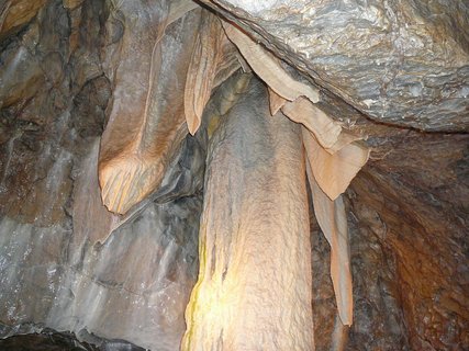 FOTKA - Moravsk kras s adou krasovch tvar, jeskyn a podzemnch ek