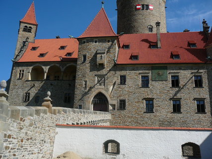 FOTKA - Bouzov v malebn krajin poslednch vbk Drahansk vrchoviny