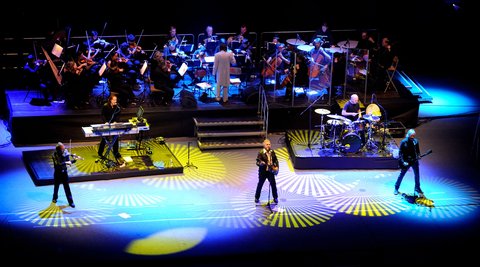FOTKA - Pvodn lenov Electric Light Orchestra vystoup vPraze se symfonickm orchestrem