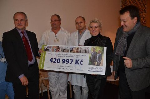 FOTKA - Aquapura nadan fond pomohl Fakultn nemocnici Hradec Krlov