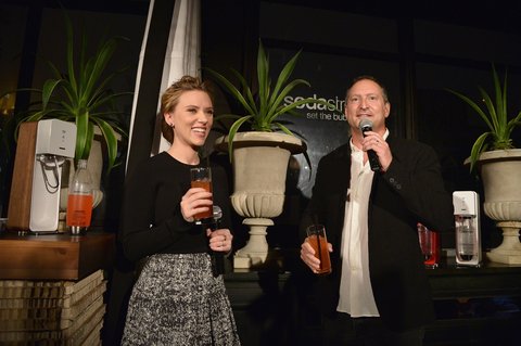FOTKA - SodaStream pedstavuje Scarlett Johansson jako svoji prvn globln tv znaky