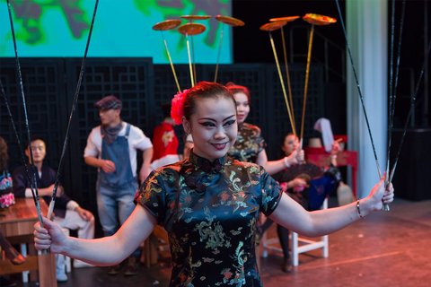 FOTKA - nsk nrodn cirkus v akrobatick show SHANGHAI NIGHTS 2014