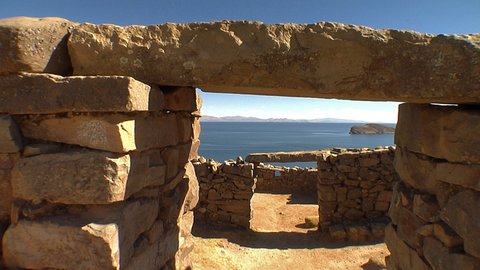 FOTKA - esk stopy na behu bjnho jezera Titicaca