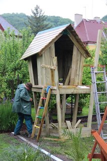 FOTKA - Jak jsme stavli blzniv domek