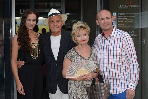 FOTKA - Finalist Mue roku dovdli na soustedn s celebritami