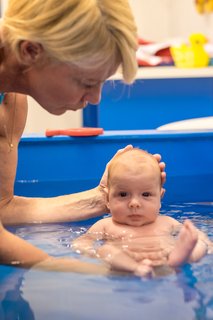 FOTKA - Plavn s miminkem: Jak, kde a pro zat s vanikovnm