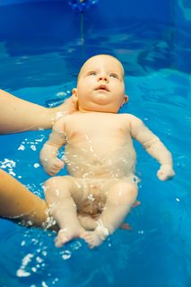 FOTKA - Plavn s miminkem: Jak, kde a pro zat s vanikovnm