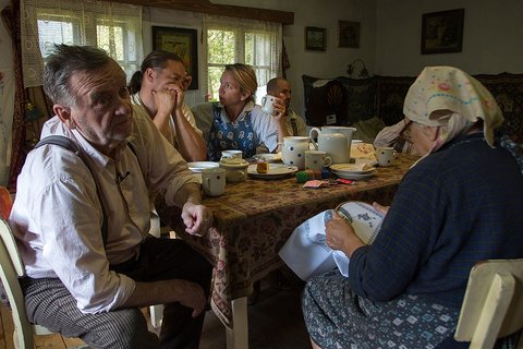 FOTKA - Dovolen v Protektortu  S gestapkem za zdy