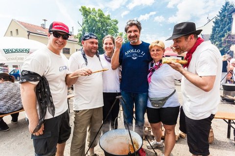 FOTKA - Nejlep gul va Valai, shodli se Babica a Sapk