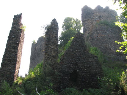 FOTKA - Zcenina hradu Lestkov-Egerberg a Pertejn