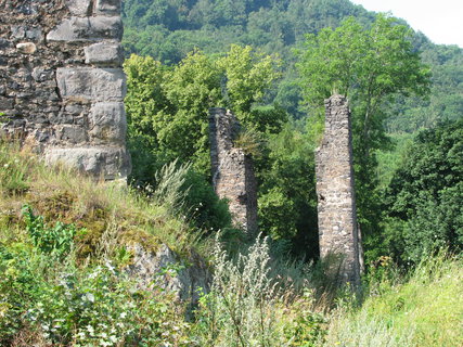 FOTKA - Zcenina hradu Lestkov-Egerberg a Pertejn