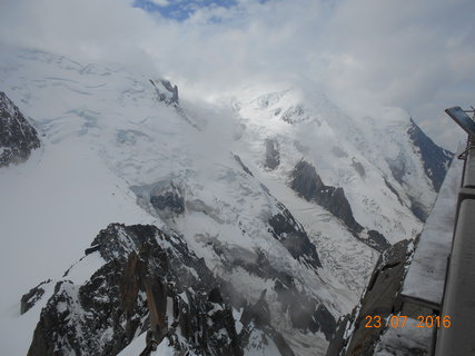 FOTKA - Hora Aiguille du Midi a asn leteck pohled na vrchol Mont Blanku