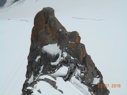 FOTKA - Hora Aiguille du Midi a asn leteck pohled na vrchol Mont Blanku