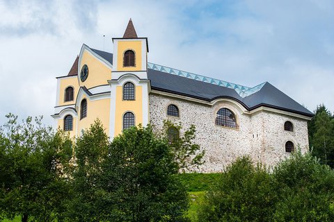 FOTKA - Neratov povstal z popela. Dokumenty o nm dnes to i dti