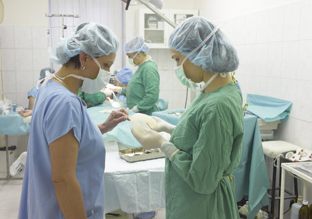 FOTKA - Tereza Kostkov asistovala na oddlen plastick chirurgie