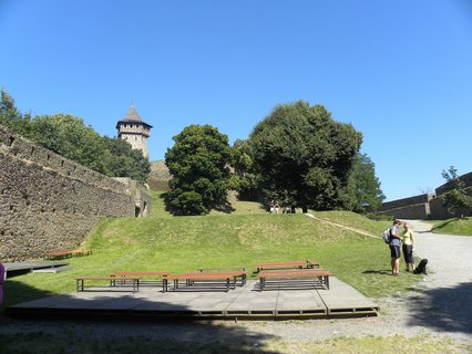 FOTKA - Hrad Helftn s nejdelmi hradebnmi zdmi v esk republice