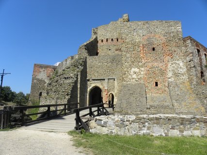 FOTKA - Hrad Helftn s nejdelmi hradebnmi zdmi v esk republice