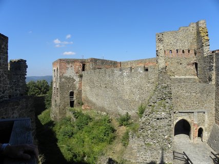 FOTKA - Hrad Helftn s nejdelmi hradebnmi zdmi v esk republice