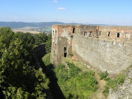 FOTKA - Hrad Helftn s nejdelmi hradebnmi zdmi v esk republice