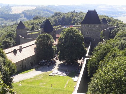 FOTKA - Hrad Helftn s nejdelmi hradebnmi zdmi v esk republice