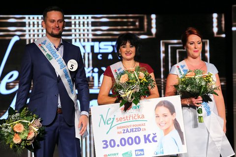 FOTKA - Vtzka soute o Nej sestiku si zahraje v serilu Modr kd