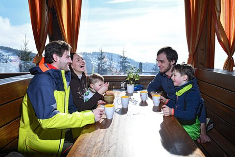 FOTKA - Nov sjezdovka i panoramatick restaurace. Doln Morava je na lyaskou seznu pipravena!