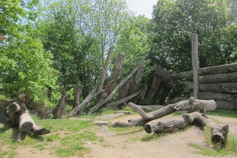 FOTKA - Keltsk hradit v parku Podvin