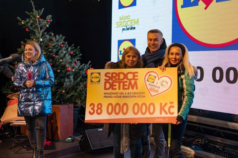 FOTKA - Sbrka Srdce dtem vynesla pro nemocn dti 38 milion