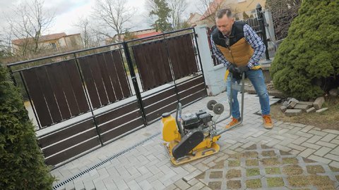 FOTKA - Libovky Pepy Libickho: stavba koupacho jezrka - st prvn