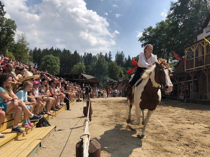 FOTKA - Zveme vs do iklandu na Velk den kon a Mexick den