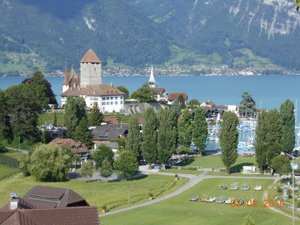 FOTKA - Prohldka jezernho hradu Oberhofen a plavba do Spiezu