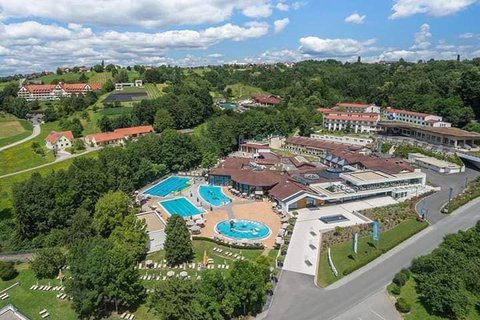 FOTKA - Spojen slunce, vna a termlnch koupel, to je Bad Waltersdorf