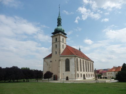 FOTKA - Pesunut kostel Nanebevzet Panny Marie v Most
