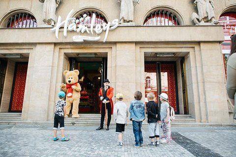 FOTKA - Pojte si hrt do Hamleys, nevednho zitkovho hrakstv se senzanmi atrakcemi