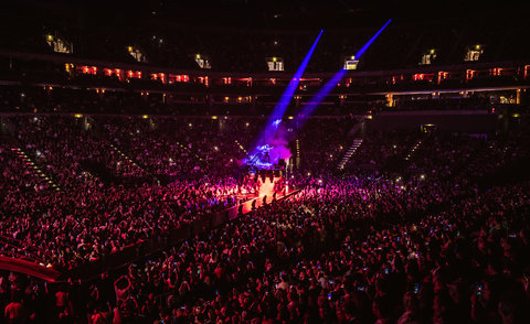 FOTKA - Queen Relived by Queenie rozezn O2 arenu hned dva veery po sob