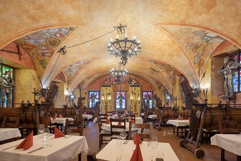 FOTKA - PYTLOUN HOTELS otevela u parku Kampa novou restauraci Old Armoury Prague