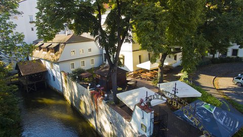FOTKA - PYTLOUN HOTELS otevela u parku Kampa novou restauraci Old Armoury Prague