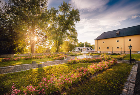 FOTKA - Dopejte si zitek na zmku The Old Yard Rychvald. Tentokrt s beckmi motivtory